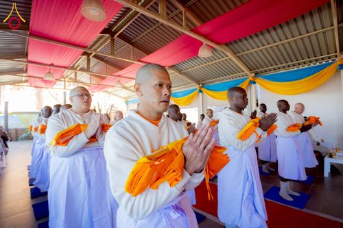 ภาพ No.231672:โครงการบรรพชาอุปสมบทหมู่ครั้งที่ 2 ณ วัดพระธรรมกายโจฮันเนสเบิร์ก ประเทศแอฟริกาใต้ วันอาทิตย์ 29 มิถุนายน พ.ศ. 2568