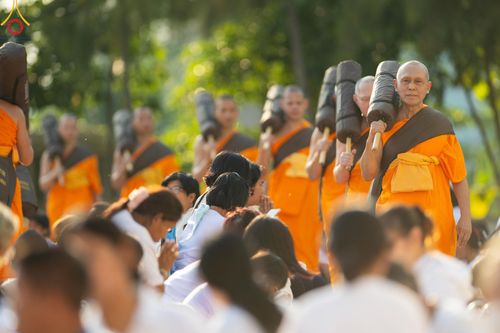 ภาพ No.190725:พิธีต้อนรับพระธรรมยาตรา ณ อนุสรณ์สถาน สถานที่ตั้งมโนปณิธานบวชตลอดชีวิต อนุสรณ์สถานคลองบางนางแท่น อ.สามพราน จ.นครปฐม ในโครงการธรรมยาตรา กตัญญูบูชา มหาปูชนียาจารย์ พระมงคลเทพมุนี(สด จนฺทสโร) พระผู้ปราบมาร อนุสรณ์สถาน 7 แห่ง ปีที่ 13 วันที่ 7 ม.ค.2568