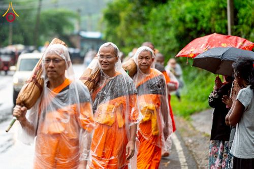 ภาพ No.226274:วันที่ 7-10 พฤษภาคม พ.ศ. 2568 โครงการเดินธรรมยาตรา สยาม-ลังกา ธรรมยาตรา ฉลองเทศกาลวิสาขบูชาแห่งชาติ ศรีลังกา บูชาธรรม 81 ปี หลวงพ่อธัมมชโย เมืองนูวราอิลิยา ประเทศศรีลังกา