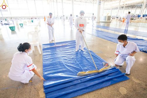 ภาพ No.86863:พิธีตักบาตร , พิธีบูชาข้าวพระ , พิธีจุดเทียนใจ ไฟนิรันดร์ อนันตชัย ในวันอาทิตย์ต้นเดือน 3 กันยายน พ.ศ. 2566 ณ วัดพระธรรมกาย