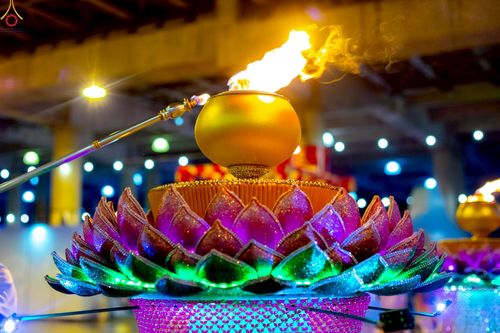 ภาพ No.223986:วันวิสาขบูชา วันอาทิตย์ที่ 11 พฤษภาคม พ.ศ. 2568 พิธีจุดวิสาขประทีป ,  พิธีเวียนประทักษิณรอบพระมหาธรรมกายเจดีย์ , พิธีฉลองชัยสวดมนต์บทธัมมจักกัปปวัตตนสูตร ครบ 7,357,000,000 จบ ณ มหารัตนวิหารคด วัดพระธรรมกาย