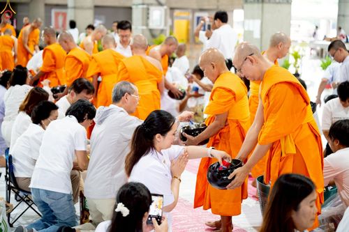 ภาพ No.235343:วันที่ 27 กรกฎาคม พ.ศ. 2568 พิธีตักบาตรฉลองพระใหม่ โครงการบรรพชาและอุปสมบทมู่รุ่นเข้าพรรษา ณ วัดพระธรรมกาย