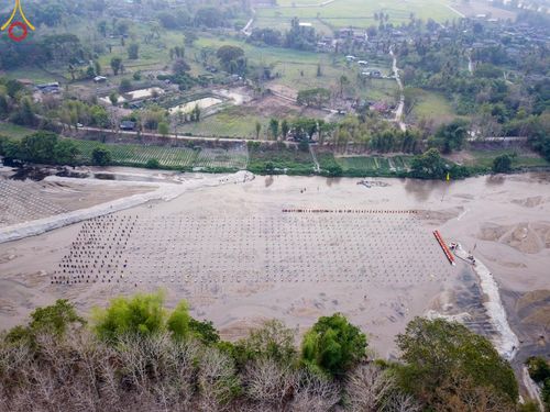 ภาพ No.63299:Photo Story  มหัศจรรย์วัดดงดินแดง Episode 1  พิธีปลงผมนาคธรรมทายาท  ในโครงการบรรพชาอุปสมบทหมู่ ฟื้นฟูพระพุทธศาสนาทั่วไทย วัดดงดินแดง ณ ลำน้ำแม่ตื่น อ.อมก๋อย จ.เชียงใหม่ วันที่ 2 เมษายน พ.ศ. 2567