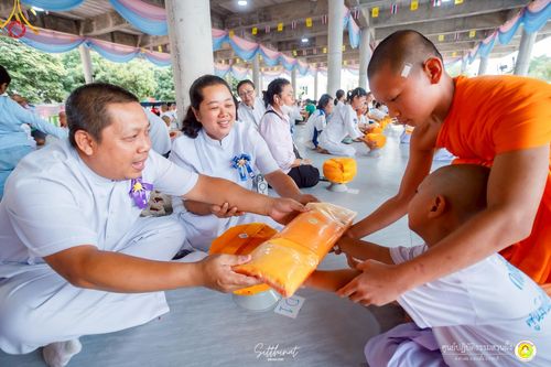 ภาพ No.215977:วันพฤหัสบดีที่ 3 เมษายน พ.ศ. 2568 พิธีบรรพชาสามเณร ภาคฤดูร้อน รุ่นที่ 15  บูชาธรรมหลวงพ่อธัมมชโย 81 ปี 81 รูป ณ ศูนย์ปฏิบัติธรรมสวนผึ้ง จ.ราชบุรี