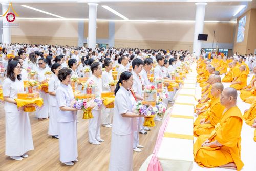 ภาพ No.239592:วันอาทิตย์ที่ 17 สิงหาคม พ.ศ. 2568 พิธีถวายคิลานเภสัช และอุปกรณ์ทางการแพทย์ แด่คณะสงฆ์ เนื่องในวันธรรมชัย ณ ห้องแก้วสารพัดนึก 2 สภาธรรมกายสากล วัดพระธรรมกาย