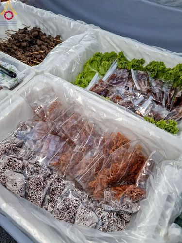 ภาพ No.106712:พิธีถวายภัตตาหารเป็นสังฆทาน แด่คณะพระธรรมยาตราฯ ในโครงการธรรมยาตรากตัญญูบูชา มหาปูชนียาจารย์ พระมงคลเทพมุนี(สด จนฺทสโร) พระผู้ปราบมาร อนุสรณ์สถาน 7 แห่ง ปีที่ 12 วันที่ 6 มกราคม พ.ศ. 2567 ณ อนุสรณ์สถานโลตัสแลนด์ จ.สุพรรณบุรี