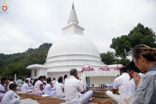 ภาพ No.141071:PhotoStory มหาศรัทธา ธรรมยาตราศรีลังกา EP.6 พิธีจุดวิสาขประทีป 6 วัด ถวายเป็น พุทธบูชา  โครงการสยาม-ลังกา ธรรมยาตรา  ฉลองเทศกาลวิสาขบูชาแห่งชาติ ศรีลังกา  บูชาธรรม 80 ปี หลวงพ่อธัมมชโย วันที่ 16 พฤษภาคม พ.ศ. 2567