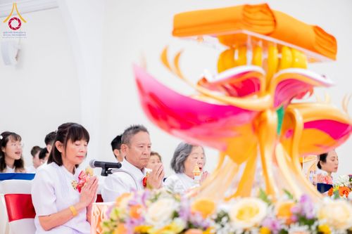 ภาพ No.175036:พิธีทอดกฐิน วัดพระธรรมกายซิลิคอนวัลเลย์ มลรัฐแคลิฟอร์เนีย ประเทศสหรัฐอเมริกา บูชาธรรม 80 ปี หลวงพ่อธัมมชโย โดยคณะศิษยานุศิษย์วัดพระธรรมกาย วันที่ 27 ตุลาคม พ.ศ. 2567