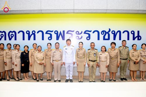 ภาพ No.208808:พระบาทสมเด็จพระเจ้าอยู่หัวทรงพระกรุณาโปรดเกล้าฯ พระราชทานภัตตาหารพระราชทาน แด่พระภิกษุ สามเณร ในการสอบบาลีสนามหลวง ณ วัดพระธรรมกาย วันที่ 22 กุมภาพันธ์ พ.ศ. 2568 ณ วัดพระธรรมกาย อำเภอคลองหลวง จังหวัดปทุมธานี