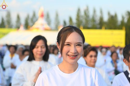 ภาพ No.192668:พิธีจุดประทีปถวายเป็นพุทธบูชา และบูชาธรรมมหาปูชนียาจารย์ ณ อนุสรณ์สถานคลองบางนางแท่น อ.สามพราน จ.นครปฐม ในโครงการธรรมยาตรา กตัญญูบูชา มหาปูชนียาจารย์ พระมงคลเทพมุนี(สด จนฺทสโร) พระผู้ปราบมาร อนุสรณ์สถาน 7 แห่ง ปีที่ 13 วันที่ 10 มกราคม พ.ศ. 2568