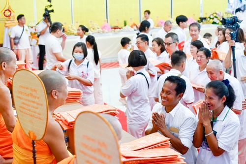 ภาพ No.148610:พิธีบุพเปตพลี, พิธีทอดผ้าป่า, พิธีไถ่ชีวิตโค 80 ตัว ให้ชีวิตสัตว์เป็นทาน ณ ศูนย์ปฎิบัติธรรมภาคใต้ อ.บางกล่ำ จ.สงขลา วันเสาร์ที่ 10 สิงหาคม พ.ศ. 2567