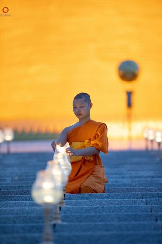 ภาพ No.241002:วันพุธที่ 27 สิงหาคม พ.ศ. 2568 พิธีจุดประทีป ในวันธรรมชัย ณ วัดพระธรรมกาย