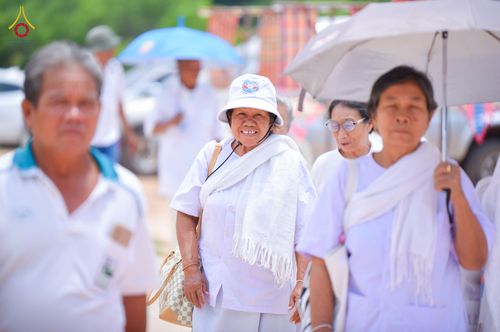 ภาพ No.327255:วันศุกร์ที่ 1 พฤษภาคม พ.ศ.2569 พิธีทอดผ้าป่า โปรยรัตนชาติ ตอกเสาเข็มมงคลต้นแรก สถาปนา “องค์พระเจดีย์เพื่อสร้างสันติภาพโลก” (แห่งแรกของภาคอีสาน) ณ ธุดงคสถานอำนาจเจริญ  อ.เมือง จ.อำนาจเจริญ