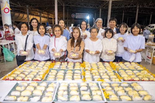 ภาพ No.305248:วันที่ 29 มกราคม พ.ศ. 2569 พิธีถวายภัตตาหารเป็นสังฆทาน แด่พระธรรมยาตรา ณ วัดพระธรรมกาย  จังหวัดปทุมธานี ในโครงการธรรมยาตรา กตัญญูบูชา มหาปูชนียาจารย์ พระมงคลเทพมุนี(สด จนฺทสโร) พระผู้ปราบมาร อนุสรณ์สถาน 7 แห่ง ปีที่ 14