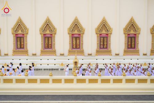 ภาพ No.278561:วันอาทิตย์ที่ 14 ธันวาคม พ.ศ.2568  พิธีเวียนประทักษิณ พิธีวันทาสีมาพระประธาน โครงการบวชบูชาธรรมมหาปูชนียาจารย์ ของศูนย์ปฏิบัติธรรมบุรีรัมย์ ณ วัดกลาง พระอารามหลวง จังหวัดบุรีรัมย์