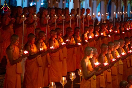 ภาพ No.297449:วันที่ 16 มกราคม พ.ศ. 2569 พิธีลอยประทีปธรรมถวายเป็นพุทธบูชา และบูชาธรรมมหาปูชนียาจารย์  ณ วัดโบสถ์บน ต.บางคูเวียง จ.นนทบุรี อนุสรณ์สถานลำดับที่ 4 สถานที่เกิดด้วยกายธรรม ในโครงการธรรมยาตรา กตัญญูบูชา มหาปูชนียาจารย์ พระมงคลเทพมุนี(สด จนฺทสโร) พระผู้ปราบม