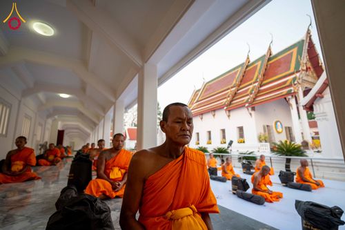 ภาพ No.297307:วันที่ 15 มกราคม พ.ศ.2569 พระธรรมยาตราปฏิบัติธรรมและถ่ายภาพหมู่ประวัติศาสตร์ อนุสรณ์สถานลำดับที่ 4 สถานที่เกิดด้วยกายธรรม  ณ วัดโบสถ์บน ต.บางคูเวียง จ.นนทบุรี ในโครงการธรรมยาตรา กตัญญูบูชา มหาปูชนียาจารย์ พระมงคลเทพมุนี(สด จนฺทสโร) พระผู้ปราบมาร อนุสรณ์ส