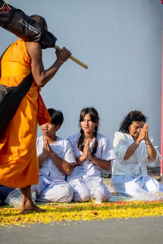 ภาพ No.295145:วันที่ 14 มกราคม พ.ศ. 2569 พิธีต้อนรับพระธรรมยาตรา อนุสรณ์สถานลำดับที่ 4  สถานที่เกิดด้วยกายธรรม ณ วัดโบสถ์บน ต.บางคูเวียง จ.นนทบุรี ในโครงการธรรมยาตรา กตัญญูบูชา มหาปูชนียาจารย์ พระมงคลเทพมุนี(สด จนฺทสโร) พระผู้ปราบมาร อนุสรณ์สถาน 7 แห่ง ปีที่ 14