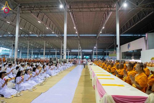 ภาพ No.303119:วันที่ 26 มกราคม พ.ศ. 2569 พิธีถวายภัตตาหารเป็นสังฆทาน แด่พระธรรมยาตรา ณ วัดพระธรรมกาย  จังหวัดปทุมธานี ในโครงการธรรมยาตรา กตัญญูบูชา มหาปูชนียาจารย์ พระมงคลเทพมุนี(สด จนฺทสโร) พระผู้ปราบมาร อนุสรณ์สถาน 7 แห่ง ปีที่ 14