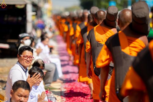 ภาพ No.304192:วันที่ 25 มกราคม พ.ศ. 2569 พิธีต้อนรับพระธรรมยาตรา  รร.สามัคคีราษฏร์บำรุง-วัดพระธรรมกาย ในโครงการธรรมยาตรา กตัญญูบูชา มหาปูชนียาจารย์ พระมงคลเทพมุนี(สด จนฺทสโร) พระผู้ปราบมาร อนุสรณ์สถาน 7 แห่ง ปีที่ 14