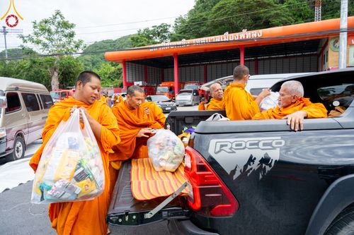 ภาพ No.341195:วันที่ 27 กรกฎาคม พ.ศ. 2569 พิธีตักบาตรพระ 1,000 รูป เมืองพัทลุง  ณ ถนนราเมศวร์ อ.เมือง จ.พัทลุง