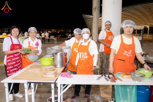 ภาพ No.303769:วันที่ 28 มกราคม พ.ศ. 2569 พิธีถวายภัตตาหารเป็นสังฆทาน แด่พระธรรมยาตรา ณ วัดพระธรรมกาย  จังหวัดปทุมธานี ในโครงการธรรมยาตรา กตัญญูบูชา มหาปูชนียาจารย์ พระมงคลเทพมุนี(สด จนฺทสโร) พระผู้ปราบมาร อนุสรณ์สถาน 7 แห่ง ปีที่ 14