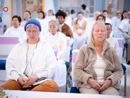 ภาพ No.319122:วันที่ 29 มีนาคม พ.ศ.2569 พิธีอัญเชิญรูปหล่อพระมงคลเทพมุนี (สด จนฺทสโร) ประดิษฐาน ณ ห้องปฏิบัติธรรม “มงคลรัตนโชติ”  วัดพระธรรมกายชิคาโก ประเทศสหรัฐอเมริกา