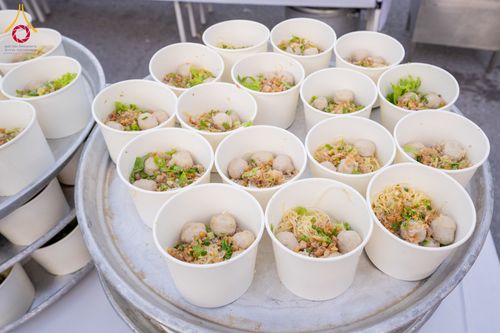 ภาพ No.288340:วันที่ 5 มกราคม พ.ศ. 2569 พิธีถวายภัตตาหารเป็นสังฆทาน แด่พระธรรมยาตรา ในโครงการธรรมยาตรา กตัญญูบูชา มหาปูชนียาจารย์ พระมงคลเทพมุนี(สด จนฺทสโร) พระผู้ปราบมาร อนุสรณ์สถาน 7 แห่ง ปีที่ 14 ณ อนุสรณ์สถานมหาวิหารพระมงคลเทพมุนี (โลตัสแลนด์) อ.สองพี่น้อง จ.สุพรร