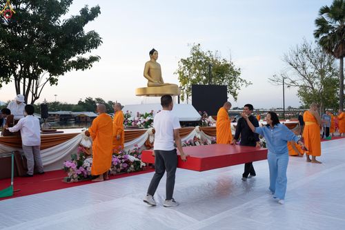 ภาพ No.282403:วันที่ 19 -20 ธันวาคม พ.ศ.2568 เบื้องหลังความสำเร็จ ของการจัดงานตักบาตร พระ 10,000 รูป Skywalk กาญจนบุรี