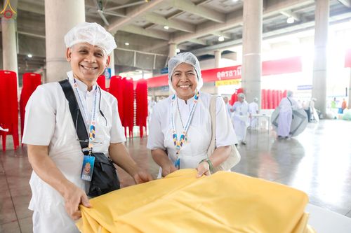 ภาพ No.325917:วันที่ 22 เมษายน พ.ศ.2569(วันคุ้มครองโลก) งานถวายมหาสังฆทาน 40,000 กว่าวัดทั่วประเทศ เจ้าหน้าที่ สาธุชน ร่วมใจจัดเตรียมภัตตาหารเพล (ชุด 2)