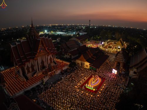 ภาพ No.297160:วันที่ 17 มกราคม พ.ศ. 2569 พิธีจุดประทีปถวายเป็นพุทธบูชา และบูชาธรรมมหาปูชนียาจารย์ (ภาพชุดที่ 2) ณ วัดโบสถ์บน ต.บางคูเวียง จ.นนทบุรี อนุสรณ์สถานลำดับที่ 4 สถานที่เกิดด้วยกายธรรม ในโครงการธรรมยาตรา กตัญญูบูชา มหาปูชนียาจารย์ พระมงคลเทพมุนี(สด จนฺทสโร) พร