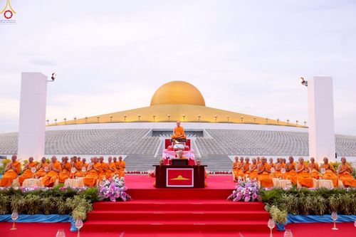 ภาพ No.252923:วันที่ 10 ตุลาคม พ.ศ. 2568 พิธีปลูกต้นทรัพย์บานชื่น ณ ลานธรรม วัดพระธรรมกาย