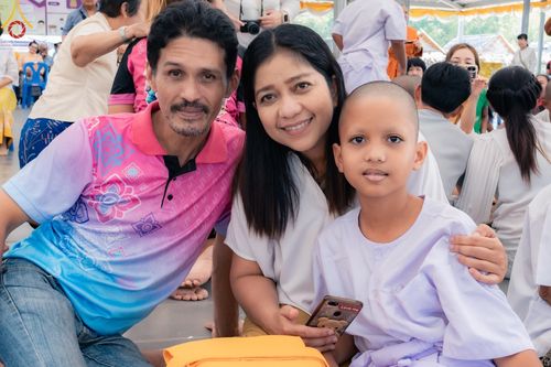 ภาพ No.133473:พิธีขอขมารับผ้าไตร, พิธีบรรพชาสามเณร, สามเณรออกบิณฑบาต ในโครงการบรรพชาสามเณร ฟื้นฟูพระพุทธศาสนาทั่วไทย  ณ ศูนย์ปฏิบัติธรรม และอบรมเยาวชนเมืองยะลา วันที่ 3 เมษายน พ.ศ. 2567