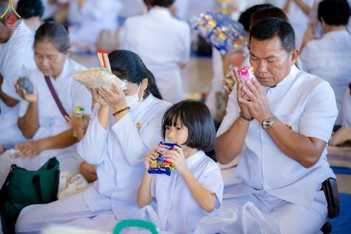 ภาพ No.151029:พิธีตักบาตร ในวันอาทิตย์ต้นเดือน วันที่ 1 กันยายน พ.ศ. 2567 ณ สภาธรรมกายสากล วัดพระธรรมกาย