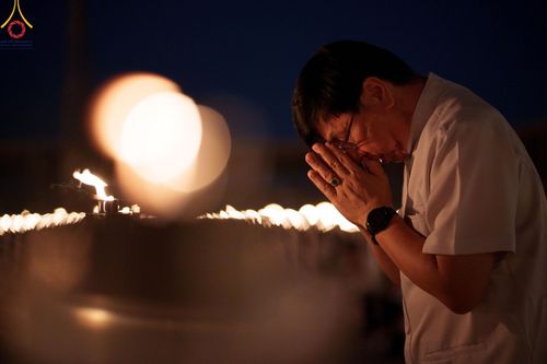 ภาพ No.125045:พิธีเวียนประทักษิณและจุดมาฆประทีป (ชุดที่ 2) ในวันมาฆบูชา เสาร์ที่ 24 กุมภาพันธ์ พ.ศ. 2567 ณ พระมหาธรรมกายเจดีย์ วัดพระธรรมกาย