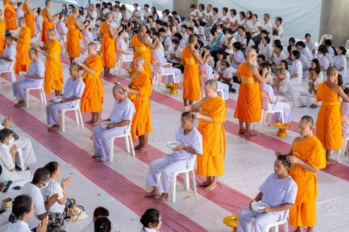 ภาพ No.248630:วันที่ 28 กันยายน พ.ศ. 2568 พิธีตัดปอยผม และปลงผม โครงการอุปสมบทบูชาธรรม 141 ปี พระมงคลเทพมุนี ณ วิหารคด วัดพระธรรมกาย