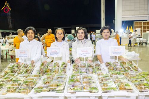 ภาพ No.202714:พิธีถวายภัตตาหารเป็นสังฆทาน แด่พระธรรมยาตรา ณ วัดพระธรรมกาย ตำบลคลองสาม อำเภอคลองหลวง จังหวัดปทุมธานี ในโครงการธรรมยาตรา กตัญญูบูชา มหาปูชนียาจารย์ พระมงคลเทพมุนี(สด จนฺทสโร) พระผู้ปราบมาร อนุสรณ์สถาน 7 แห่ง ปีที่ 13 วันที่ 28 มกราคม พ.ศ. 2568