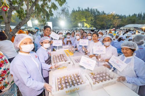 ภาพ No.111879:พิธีถวายภัตตาหารเป็นสังฆทาน แด่คณะพระธรรมยาตราฯ ในโครงการธรรมยาตรา กตัญญูบูชา มหาปูชนียาจารย์ พระมงคลเทพมุนี(สด จนฺทสโร) พระผู้ปราบมาร อนุสรณ์สถาน 7 แห่ง ปีที่ 12 วันที่ 14 มกราคม พ.ศ. 2567 ณ อนุสรณ์สถานมหาวิหารพระมงคลเทพมุนี  (โลตัสแลนด์) อ.สองพี่น้อง จ