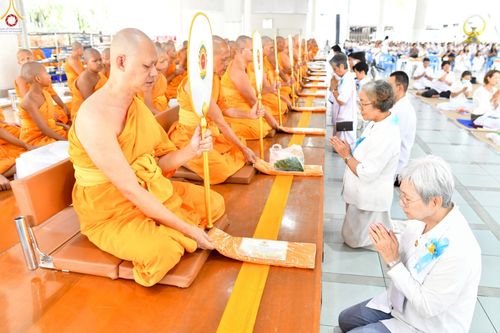 ภาพ No.229708:วันที่ 25 มิถุนายน พ.ศ. 2568 (แรม 15 ค่ำ เดือน 7) พิธีบุพเปตพลี ครั้งที่ 166 ร่วมอุทิศบุญแด่หมู่ญาติที่ล่วงลับไปแล้ว และสืบทอดอายุพระพุทธศาสนา ณ หอฉันคุณยายอาจารย์ฯ วัดพระธรรมกาย