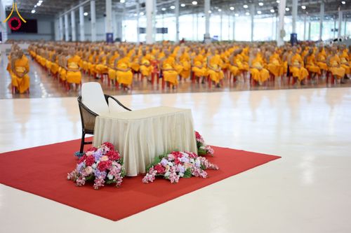 ภาพ No.258158:วันอาทิตย์ที่ 5 ตุลาคม พ.ศ. 2568 พิธีบูชาข้าวพระ ณ สภาธรรมกายสากล วัดพระธรรมกาย