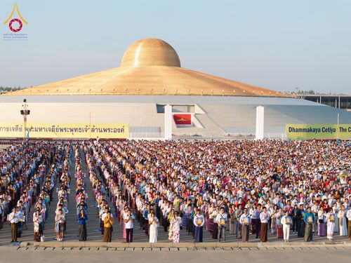 ภาพ No.178226:พิธีทอดผ้าป่าไทย-เมียนมา ครั้งที่ 7 วันอาทิตย์ที่ 1 ธันวาคม พ.ศ.2567 ณ สภาธรรมกายสากล  พระมหาธรรมกายเจดีย์ วัดพระธรรมกาย จ.ปทุมธานี