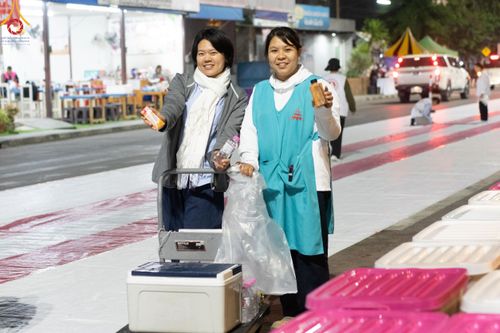 ภาพ No.185604:V.47 เบื้องหลังของเบื้องหน้า งานตักบาตรพระ 10,000 รูป ณ จ.กาญจนบุรี วันที่ 20-21 ธันวาคม พ.ศ. 2567