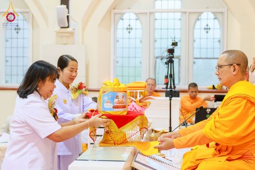 ภาพ No.175357:พิธีทอดกฐิน วัดพระธรรมกายแมนเชสเตอร์ เอดจลีย์ สต็อคพอร์ต ประเทศอังกฤษ ในโครงการกฐินสามัคคีทั่วไทย 30,000 วัด บูชาธรรม 80 ปี หลวงพ่อธัมมชโย โดยคณะศิษยานุศิษย์วัดพระธรรมกาย วันที่ 10 พฤศจิกายน พ.ศ. 2567