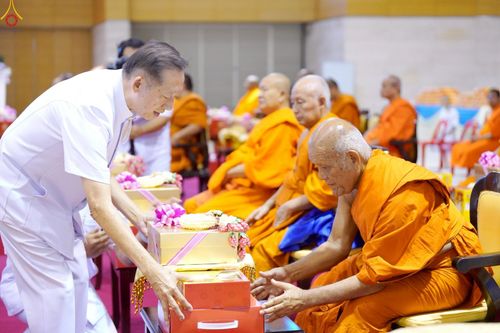 ภาพ No.236377:วันที่ 3 สิงหาคม พ.ศ. 2568 พิธีถวายมหาสังฆทานคณะสงฆ์ 2,000 กว่าวัดทั่วประเทศ ปีที่ 25 , พิธีถวายไทยธรรมคณะสงฆ์ 323 วัด 4 จังหวัดชายแดนภาคใต้ ณ วัดพระธรรมกาย