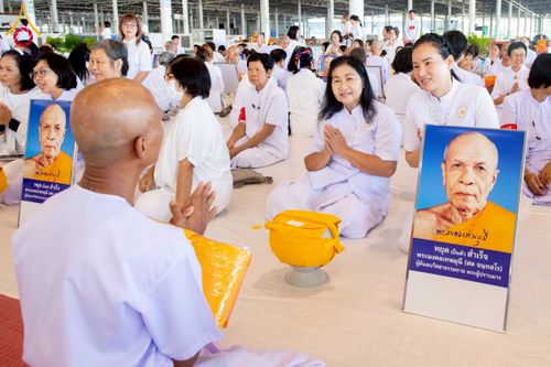 ภาพ No.277425:วันเสาร์ที่ 6 ธันวาคม พ.ศ. 2568 พิธีบรรพชาอุปสมบทและพิธีถวายบาตร โครงการอุปสมบทบูชาธรรมมหาปูชนียาจารย์ ประจำปี พ.ศ.2568 โครงการบวชพระนานาชาติ AEC และ WAB รุ่น CEO (นักบริหาร) รุ่นที่ 5 ณ โบสถ์พระไตรปิฏก วัดพระธรรมกาย