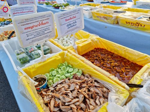 ภาพ No.108483:ถวายภัตตาหารเป็นสังฆทาน แด่คณะพระธรรมยาตราฯ ในโครงการธรรมยาตรากตัญญูบูชา มหาปูชนียาจารย์ พระมงคลเทพมุนี(สด จนฺทสโร) พระผู้ปราบมาร อนุสรณ์สถาน 7 แห่ง ปีที่ 12 วันที่ 7 มกราคม พ.ศ. 2567 ณ อนุสรณ์สถานโลตัสแลนด์ จ.สุพรรณบุรี