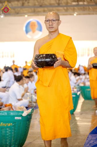 ภาพ No.223371:วันวิสาขบูชา วันอาทิตย์ที่ 11 พฤษภาคม พ.ศ. 2568 พิธีตักบาตร และปฎิบัติธรรม ณ สภาธรรมกายสากล วัดพระธรรมกาย