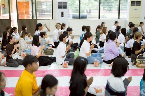 ภาพ No.243089:วันพฤหัสบดีที่ 4 กันยายน พ.ศ. 2568 เวลา 07.00-08.15 น. มหาวิทยาลัยเกษตรศาสตร์ กำแพงแสน ร่วมทำบุญตักบาตร Freshy KU85 พระสงฆ์ 85 รูป