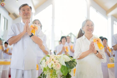 ภาพ No.239423:วันอาทิตย์ที่ 17 สิงหาคม พ.ศ. 2568 พิธีกดปุ่มอัญเชิญรูปเหมือน พระมงคลเทพมุนี (สด จันทสโร)  ณ มหาวิหารแก้วพระมงคลเทพมุนี  ศูนย์ปฏิบัติธรรมแก้วเมืองเลย