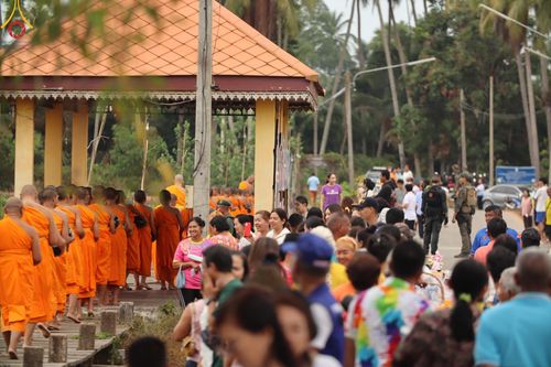 ภาพ No.61100:สามเณรออกบิณฑบาต และกิจกรรมอบรมสามเณร ในโครงการบรรพชาสามเณรฟื้นฟู พระพุทธศาสนาทั่วไทย ณ ศูนย์อบรมที่พักสงฆ์บ้านร่มเย็น จ.นราธิวาส วันที่ 2-15 เมษายน พ.ศ. 2567